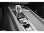 Volvo XC60 T6 Recharge AWD Plus Black Edition - IntelliSafe Assist & Surround - Harman/Kardon audio - Parkeercamera achter - Verwarmde voorstoelen, stuur & achterbank - Parkeersensoren voor & achter - Elektr. bedienb. voorstoelen met geheugen - Draadloze tel. lader - Extra getint glas - Inklapbare trekhaak - 21' LMV