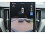 Volvo XC60 T6 Recharge AWD Plus Black Edition - IntelliSafe Assist & Surround - Harman/Kardon audio - Parkeercamera achter - Verwarmde voorstoelen, stuur & achterbank - Parkeersensoren voor & achter - Elektr. bedienb. voorstoelen met geheugen - Draadloze tel. lader - Extra getint glas - Inklapbare trekhaak - 21' LMV