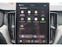 Volvo XC60 T6 Recharge AWD Plus Black Edition - IntelliSafe Assist & Surround - Harman/Kardon audio - Parkeercamera achter - Verwarmde voorstoelen, stuur & achterbank - Parkeersensoren voor & achter - Elektr. bedienb. voorstoelen met geheugen - Draadloze tel. lader - Extra getint glas - Inklapbare trekhaak - 21' LMV