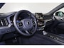 Volvo XC60 T6 Recharge AWD Plus Black Edition - IntelliSafe Assist & Surround - Harman/Kardon audio - Parkeercamera achter - Verwarmde voorstoelen, stuur & achterbank - Parkeersensoren voor & achter - Elektr. bedienb. voorstoelen met geheugen - Draadloze tel. lader - Extra getint glas - Inklapbare trekhaak - 21' LMV