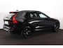 Volvo XC60 T6 Recharge AWD Plus Black Edition - IntelliSafe Assist & Surround - Harman/Kardon audio - Parkeercamera achter - Verwarmde voorstoelen, stuur & achterbank - Parkeersensoren voor & achter - Elektr. bedienb. voorstoelen met geheugen - Draadloze tel. lader - Extra getint glas - Inklapbare trekhaak - 21' LMV