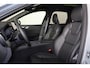 Volvo XC60 T8 Recharge AWD Ultra Black Edition Exec - Luchtvering - Panorama/schuifdak - IntelliSafe Assist & Surround - 360º Camera - Bowers & Wilkins audio - Adaptieve LED koplampen - Verwarmde voorstoelen, stuur & achterbank - Parkeersensoren voor & achter - Elektr. bedienb. voorstoelen met geheugen - Head up display - Draadloze tel. lader - Extra getint glas - 21' LMV