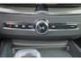 Volvo XC60 T8 Recharge AWD Ultra Black Edition Exec - Luchtvering - Panorama/schuifdak - IntelliSafe Assist & Surround - 360º Camera - Bowers & Wilkins audio - Adaptieve LED koplampen - Verwarmde voorstoelen, stuur & achterbank - Parkeersensoren voor & achter - Elektr. bedienb. voorstoelen met geheugen - Head up display - Draadloze tel. lader - Extra getint glas - 21' LMV