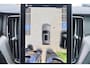 Volvo XC60 T8 Recharge AWD Ultra Black Edition Exec - Luchtvering - Panorama/schuifdak - IntelliSafe Assist & Surround - 360º Camera - Bowers & Wilkins audio - Adaptieve LED koplampen - Verwarmde voorstoelen, stuur & achterbank - Parkeersensoren voor & achter - Elektr. bedienb. voorstoelen met geheugen - Head up display - Draadloze tel. lader - Extra getint glas - 21' LMV
