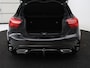 Mercedes-Benz A-klasse 180 AMG Line | Stoelverwarming | Leder/Alcantara | Camera | Trekhaak | Navigatie | Cruise control | Airco | Park Assist | Bluetooth | Sportstoelen | Full LED