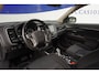 Mitsubishi Outlander 2.4 PHEV 4WD Pure+Apple-care-Play+camera+stoel-verw+camera+45 elektische rijden1500kilo trekgewicht= SUPER !!
