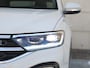 Volkswagen T-Roc 1.5 TSI R-Line 150 pk DSG | Panoramadak | Trekhaak | Navigatie | Climate control | LED plus | 17" Valencia