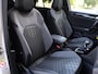 Volkswagen T-Roc 1.5 TSI R-Line 150 pk DSG | Panoramadak | Trekhaak | Navigatie | Climate control | LED plus | 17" Valencia