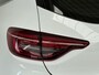 Renault Clio 1.0 TCe Intens | Navigatie | Achteruitrijcamera | Cruise Control | Lichtmetalen Velgen 17" | Stoelverwarming |