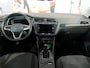 Volkswagen Tiguan 1.5 TSI Elegance - Trekhaak - Dodehoek - Draadloze telefoonlader - Navi - Stoel en Stuurverw