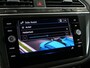 Volkswagen Tiguan 1.5 TSI Elegance - Trekhaak - Dodehoek - Draadloze telefoonlader - Navi - Stoel en Stuurverw