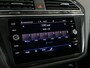 Volkswagen Tiguan 1.5 TSI Elegance - Trekhaak - Dodehoek - Draadloze telefoonlader - Navi - Stoel en Stuurverw