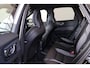 Volvo XC60 T6 Recharge AWD Plus Dark - IntelliSafe Assist & Surround - Harman/Kardon audio - Parkeercamera achter - Verwarmde voorstoelen, stuur & achterbank - Parkeersensoren voor & achter - Elektr. bedienb. voorstoelen met geheugen - Draadloze tel. lader - Extra getint glas - Inklapbare trekhaak - 21' LMV