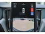 Volvo XC60 T6 Recharge AWD Plus Dark - IntelliSafe Assist & Surround - Harman/Kardon audio - Parkeercamera achter - Verwarmde voorstoelen, stuur & achterbank - Parkeersensoren voor & achter - Elektr. bedienb. voorstoelen met geheugen - Draadloze tel. lader - Extra getint glas - Inklapbare trekhaak - 21' LMV