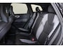 Volvo XC60 T6 Recharge AWD Plus Dark - IntelliSafe Assist & Surround - Harman/Kardon audio - Parkeercamera achter - Verwarmde voorstoelen, stuur & achterbank - Parkeersensoren voor & achter - Elektr. bedienb. voorstoelen met geheugen - Draadloze tel. lader - Extra getint glas - Inklapbare trekhaak - 21' LMV