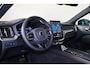 Volvo XC60 T6 Recharge AWD Plus Dark - IntelliSafe Assist & Surround - Harman/Kardon audio - Parkeercamera achter - Verwarmde voorstoelen, stuur & achterbank - Parkeersensoren voor & achter - Elektr. bedienb. voorstoelen met geheugen - Draadloze tel. lader - Extra getint glas - Inklapbare trekhaak - 21' LMV
