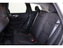 Volvo XC60 T6 Recharge AWD Ultra Dark - Panorama/schuifdak - IntelliSafe Assist & Surround - 360º Camera - Harman/Kardon audio - Adaptieve LED koplampen - Verwarmde voorstoelen, stuur & achterbank - Parkeersensoren voor & achter - Elektr. bedienb. voorstoelen met geheugen - Head up display - Draadloze tel. lader - Inklapbare trekhaak - 20' LMV