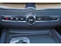 Volvo XC60 T6 Recharge AWD Ultra Dark - Panorama/schuifdak - IntelliSafe Assist & Surround - 360º Camera - Harman/Kardon audio - Adaptieve LED koplampen - Verwarmde voorstoelen, stuur & achterbank - Parkeersensoren voor & achter - Elektr. bedienb. voorstoelen met geheugen - Head up display - Draadloze tel. lader - Inklapbare trekhaak - 20' LMV