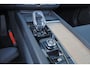 Volvo XC60 T6 Recharge AWD Ultra Dark - Panorama/schuifdak - IntelliSafe Assist & Surround - 360º Camera - Harman/Kardon audio - Adaptieve LED koplampen - Verwarmde voorstoelen, stuur & achterbank - Parkeersensoren voor & achter - Elektr. bedienb. voorstoelen met geheugen - Head up display - Draadloze tel. lader - Inklapbare trekhaak - 20' LMV