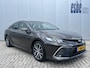 Toyota Camry 2.5 Hybrid Dynamic Navigatie ACC Adaptieve Cruise Control Camera Led Koplampen 18 Inch Velgen Apple Carplay Elektrische Stoelen Stoelverwarming DAB Parkeersensoren v+a NL Auto 1e Eigenaar BTW Auto