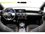 Mercedes-Benz A-klasse 180 AMG Pano | Multispaak | Carplay | LED | Night | Stoelverwarming | Dealer Onderhouden