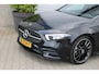 Mercedes-Benz A-klasse 180 AMG Pano | Multispaak | Carplay | LED | Night | Stoelverwarming | Dealer Onderhouden