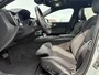 Volvo V60 2.0 T6 Plug-in hybrid AWD Ultra Dark | Google | Long Range | Schuif-/Kanteldak | Adaptieve Cruise Control | DAB | Head-Up Display | Camera | Stoelverwarming Voor + Achter | Harman Kardon Audio | Getint Glas | Zitverlenging | Elek. Stoelen | Memory | 19" LM