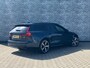 Volvo V60 2.0 T6 Plug-in hybrid AWD Ultra Dark | Google | Long Range | Schuif-/Kanteldak | Adaptieve Cruise Control | DAB | Head-Up Display | Camera | Stoelverwarming Voor + Achter | Harman Kardon Audio | Getint Glas | Zitverlenging | Elek. Stoelen | Memory | 19" LM