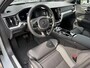 Volvo V60 2.0 T6 Plug-in hybrid AWD Ultra Dark | Google | Long Range | Schuif-/Kanteldak | Adaptieve Cruise Control | DAB | Head-Up Display | Camera | Stoelverwarming Voor + Achter | Harman Kardon Audio | Getint Glas | Zitverlenging | Elek. Stoelen | Memory | 19" LM