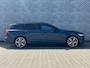 Volvo V60 2.0 T6 Plug-in hybrid AWD Ultra Dark | Google | Long Range | Schuif-/Kanteldak | Adaptieve Cruise Control | DAB | Head-Up Display | Camera | Stoelverwarming Voor + Achter | Harman Kardon Audio | Getint Glas | Zitverlenging | Elek. Stoelen | Memory | 19" LM