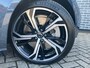 Volvo V60 2.0 T6 Plug-in hybrid AWD Ultra Dark | Google | Long Range | Schuif-/Kanteldak | Adaptieve Cruise Control | DAB | Head-Up Display | Camera | Stoelverwarming Voor + Achter | Harman Kardon Audio | Getint Glas | Zitverlenging | Elek. Stoelen | Memory | 19" LM