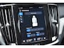 Volvo V60 T6 Plug-in hybrid AWD Ultra Dark | Bowers & Wilkins premium Audio | Massage | Stoel-/Stuurwielverwarming | Head Up Display | 19 inch Lichtmetalen velgen | 360 graden Camera | Panoramisch Schuif-/kanteldak | Lederlook Dashboard | Keyless | Blis | Adaptieve Cruise Control | Pilot Assist |