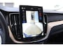 Volvo XC60 T6 350PK Plug-in hybrid AWD Ultra Dark / Adaptieve Cruise control / Head-up Display / Elektrisch glazen panorama-dak / Elektrische stoelen met geheugen / Stuurverwarming / Stoelverwarming v+a / 360 Camera / Harman Kardon / Semi-elektrisch inklapbare trekhaak