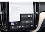 Volvo XC60 T6 350PK Plug-in hybrid AWD Ultra Dark / Adaptieve Cruise control / Head-up Display / Elektrisch glazen panorama-dak / Elektrische stoelen met geheugen / Stuurverwarming / Stoelverwarming v+a / 360 Camera / Harman Kardon / Semi-elektrisch inklapbare trekhaak