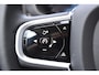 Volvo XC60 T6 350PK Plug-in hybrid AWD Ultra Dark / Adaptieve Cruise control / Head-up Display / Elektrisch glazen panorama-dak / Elektrische stoelen met geheugen / Stuurverwarming / Stoelverwarming v+a / 360 Camera / Harman Kardon / Semi-elektrisch inklapbare trekhaak