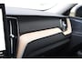 Volvo XC60 T6 350PK Plug-in hybrid AWD Ultra Dark / Adaptieve Cruise control / Head-up Display / Elektrisch glazen panorama-dak / Elektrische stoelen met geheugen / Stuurverwarming / Stoelverwarming v+a / 360 Camera / Harman Kardon / Semi-elektrisch inklapbare trekhaak