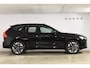 Volvo XC60 T6 350PK Plug-in hybrid AWD Ultra Dark / Adaptieve Cruise control / Head-up Display / Elektrisch glazen panorama-dak / Elektrische stoelen met geheugen / Stuurverwarming / Stoelverwarming v+a / 360 Camera / Harman Kardon / Semi-elektrisch inklapbare trekhaak