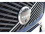 Volvo XC60 T6 350PK Plug-in hybrid AWD Ultra Dark / Adaptieve Cruise control / Head-up Display / Elektrisch glazen panorama-dak / Elektrische stoelen met geheugen / Stuurverwarming / Stoelverwarming v+a / 360 Camera / Harman Kardon / Semi-elektrisch inklapbare trekhaak