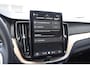 Volvo XC60 T6 350PK Plug-in hybrid AWD Ultra Dark / Adaptieve Cruise control / Head-up Display / Elektrisch glazen panorama-dak / Elektrische stoelen met geheugen / Stuurverwarming / Stoelverwarming v+a / 360 Camera / Harman Kardon / Semi-elektrisch inklapbare trekhaak