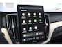 Volvo XC60 T6 350PK Plug-in hybrid AWD Ultra Dark / Adaptieve Cruise control / Head-up Display / Elektrisch glazen panorama-dak / Elektrische stoelen met geheugen / Stuurverwarming / Stoelverwarming v+a / 360 Camera / Harman Kardon / Semi-elektrisch inklapbare trekhaak