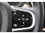 Volvo XC60 T6 350PK Plug-in hybrid AWD Ultra Dark / Adaptieve Cruise control / Head-up Display / Elektrisch glazen panorama-dak / Elektrische stoelen met geheugen / Stuurverwarming / Stoelverwarming v+a / 360 Camera / Harman Kardon / Semi-elektrisch inklapbare trekhaak