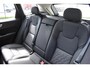 Volvo XC60 T6 350PK Plug-in hybrid AWD Ultra Dark / Adaptieve Cruise control / Head-up Display / Elektrisch glazen panorama-dak / Elektrische stoelen met geheugen / Stuurverwarming / Stoelverwarming v+a / 360 Camera / Harman Kardon / Semi-elektrisch inklapbare trekhaak