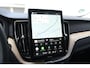 Volvo XC60 T6 350PK Plug-in hybrid AWD Ultra Dark / Adaptieve Cruise control / Head-up Display / Elektrisch glazen panorama-dak / Elektrische stoelen met geheugen / Stuurverwarming / Stoelverwarming v+a / 360 Camera / Harman Kardon / Semi-elektrisch inklapbare trekhaak