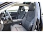 Volvo XC60 T6 350PK Plug-in hybrid AWD Ultra Dark / Adaptieve Cruise control / Head-up Display / Elektrisch glazen panorama-dak / Elektrische stoelen met geheugen / Stuurverwarming / Stoelverwarming v+a / 360 Camera / Harman Kardon / Semi-elektrisch inklapbare trekhaak