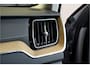 Volvo XC60 2.0 T8 AWD 335kW/456pk Aut8 Recharge Ultra Dark VOL!! LUCHTVERING + BOWERS&WILKINS + PANORAMADAK + BLIS + HEAD-UP + PILOT ASSIST + V&A STOEL-&STUURVERWARMING + ADAPT.CRUISE + GOOGLE DASH&SERVICES + STOELVENTILATIE&-MASSAGE + 360 CAMERA + 22" LM-VELGEN!!