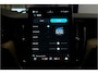 Volvo XC60 2.0 T8 AWD 335kW/456pk Aut8 Recharge Ultra Dark VOL!! LUCHTVERING + BOWERS&WILKINS + PANORAMADAK + BLIS + HEAD-UP + PILOT ASSIST + V&A STOEL-&STUURVERWARMING + ADAPT.CRUISE + GOOGLE DASH&SERVICES + STOELVENTILATIE&-MASSAGE + 360 CAMERA + 22" LM-VELGEN!!