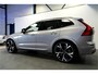 Volvo XC60 2.0 T8 AWD 335kW/456pk Aut8 Recharge Ultra Dark VOL!! LUCHTVERING + BOWERS&WILKINS + PANORAMADAK + BLIS + HEAD-UP + PILOT ASSIST + V&A STOEL-&STUURVERWARMING + ADAPT.CRUISE + GOOGLE DASH&SERVICES + STOELVENTILATIE&-MASSAGE + 360 CAMERA + 22" LM-VELGEN!!