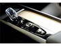 Volvo XC60 2.0 T8 AWD 335kW/456pk Aut8 Recharge Ultra Dark VOL!! LUCHTVERING + BOWERS&WILKINS + PANORAMADAK + BLIS + HEAD-UP + PILOT ASSIST + V&A STOEL-&STUURVERWARMING + ADAPT.CRUISE + GOOGLE DASH&SERVICES + STOELVENTILATIE&-MASSAGE + 360 CAMERA + 22" LM-VELGEN!!