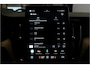Volvo XC60 2.0 T8 AWD 335kW/456pk Aut8 Recharge Ultra Dark VOL!! LUCHTVERING + BOWERS&WILKINS + PANORAMADAK + BLIS + HEAD-UP + PILOT ASSIST + V&A STOEL-&STUURVERWARMING + ADAPT.CRUISE + GOOGLE DASH&SERVICES + STOELVENTILATIE&-MASSAGE + 360 CAMERA + 22" LM-VELGEN!!