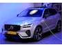 Volvo XC60 2.0 T8 AWD 335kW/456pk Aut8 Recharge Ultra Dark VOL!! LUCHTVERING + BOWERS&WILKINS + PANORAMADAK + BLIS + HEAD-UP + PILOT ASSIST + V&A STOEL-&STUURVERWARMING + ADAPT.CRUISE + GOOGLE DASH&SERVICES + STOELVENTILATIE&-MASSAGE + 360 CAMERA + 22" LM-VELGEN!!